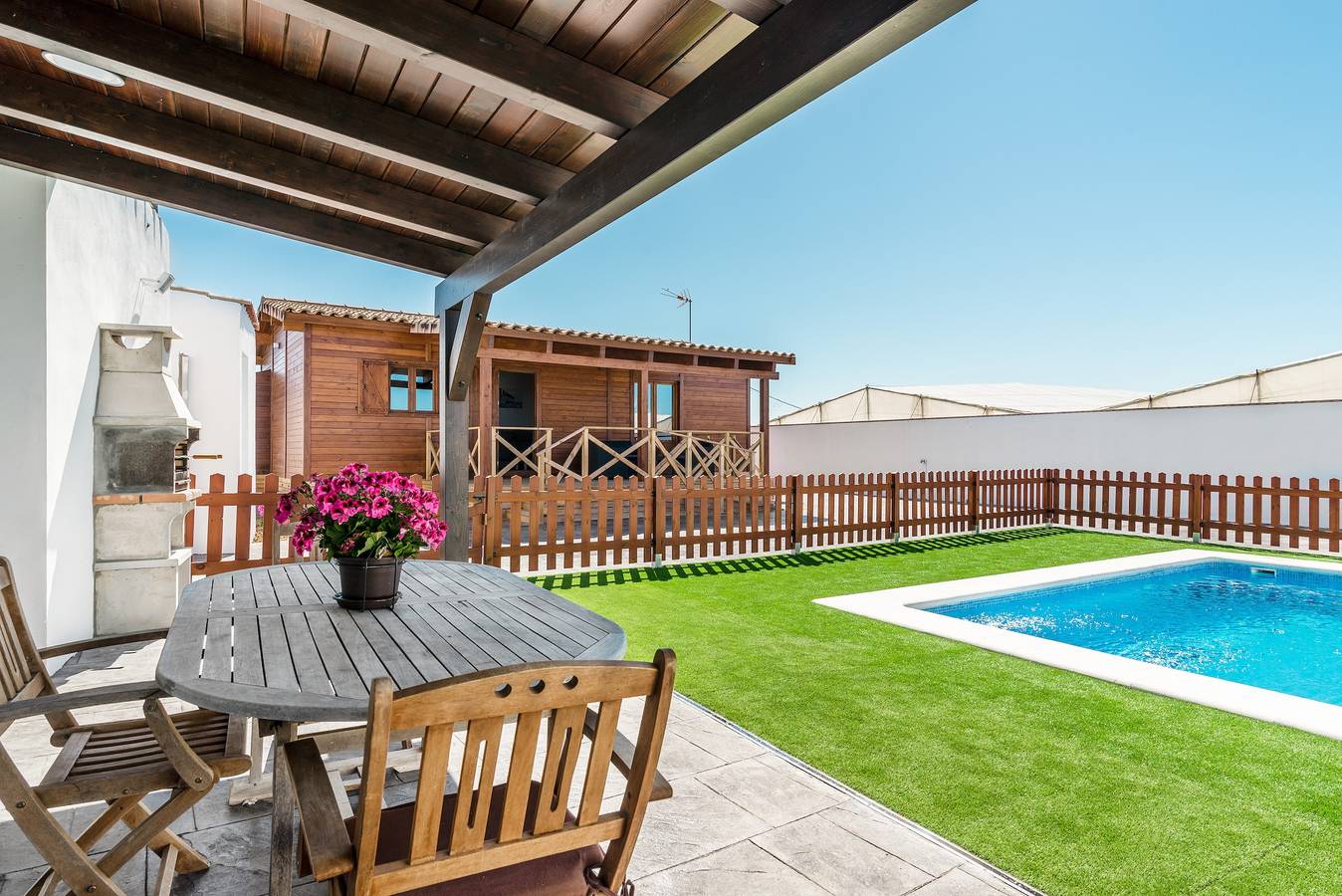 Rustikales Haus mit Pool, geräumiger Terrasse und Wlan; Parkplätze vorhanden, Haustiere erlaubt in Conil de la Frontera, Costa de la Luz