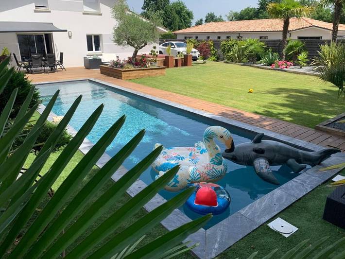 Location de vacances pour 8 personnes, avec piscine ainsi que jardin et jacuzzi à Saint-Jean-d'Illac