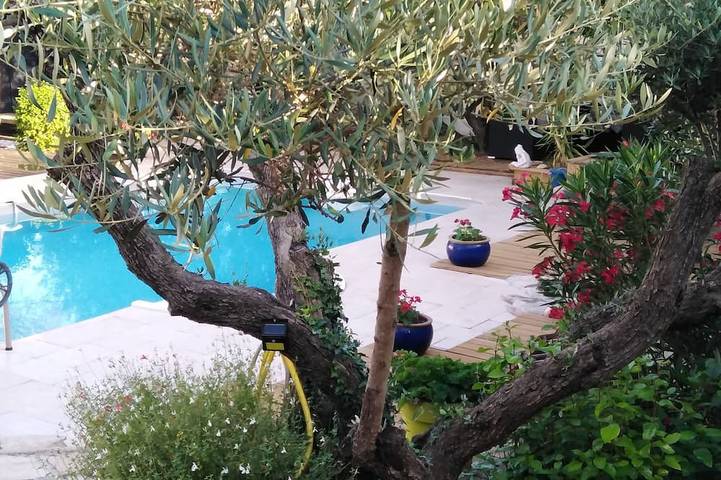 Location de vacances pour 6 personnes, avec jardin ainsi que jacuzzi et balcon à Saint-Bauzille-de-Montmel