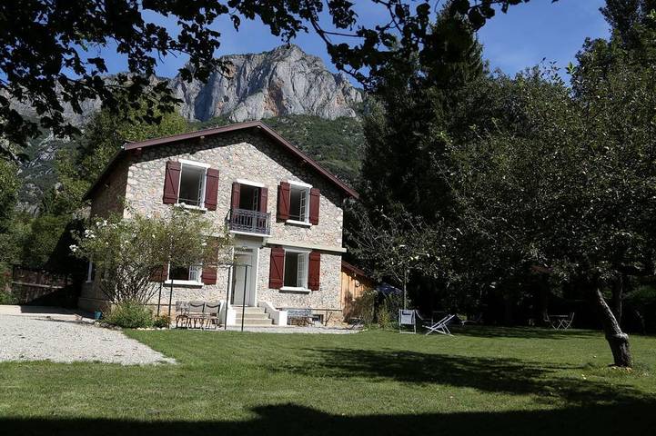 Gîte pour 10 personnes, avec jardin à Aulos (instrument)