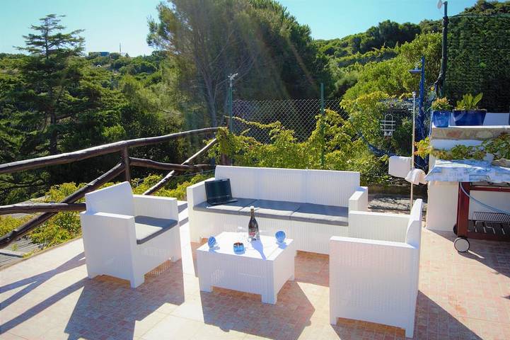 Location de vacances pour 9 personnes, avec jardin et jacuzzi à Ponza - 3