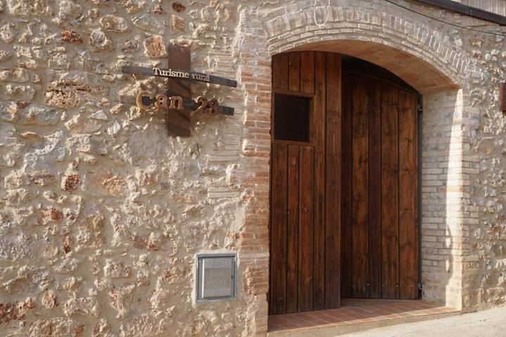 Maison d’hôte pour 2 personnes, avec vue ainsi que jardin et piscine, adapté aux familles à Torroella de Montgrí