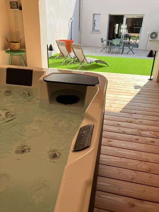 Location de vacances pour 4 personnes, avec Jacuzzi ainsi que Terrasse et Jardin à Morey-Saint-Denis