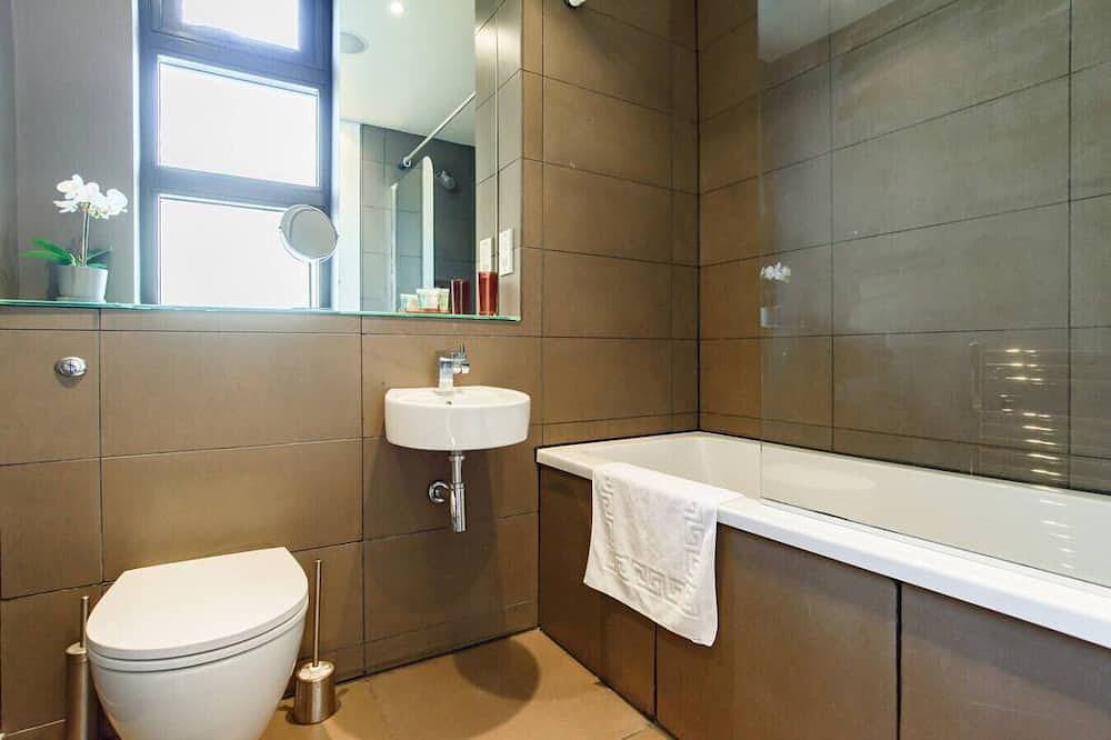 Entire apartment, Spacious 2 Bd Apt w/Fast Wifi+Cabletv+Audio System in Cardiff, Cardiff region