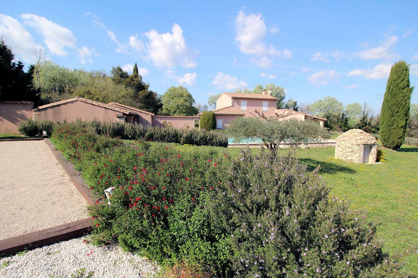 Exceptional landhouse in Noves, Alpilles, none opposite, large pool, pets allowed (2). in Noves, Arles region