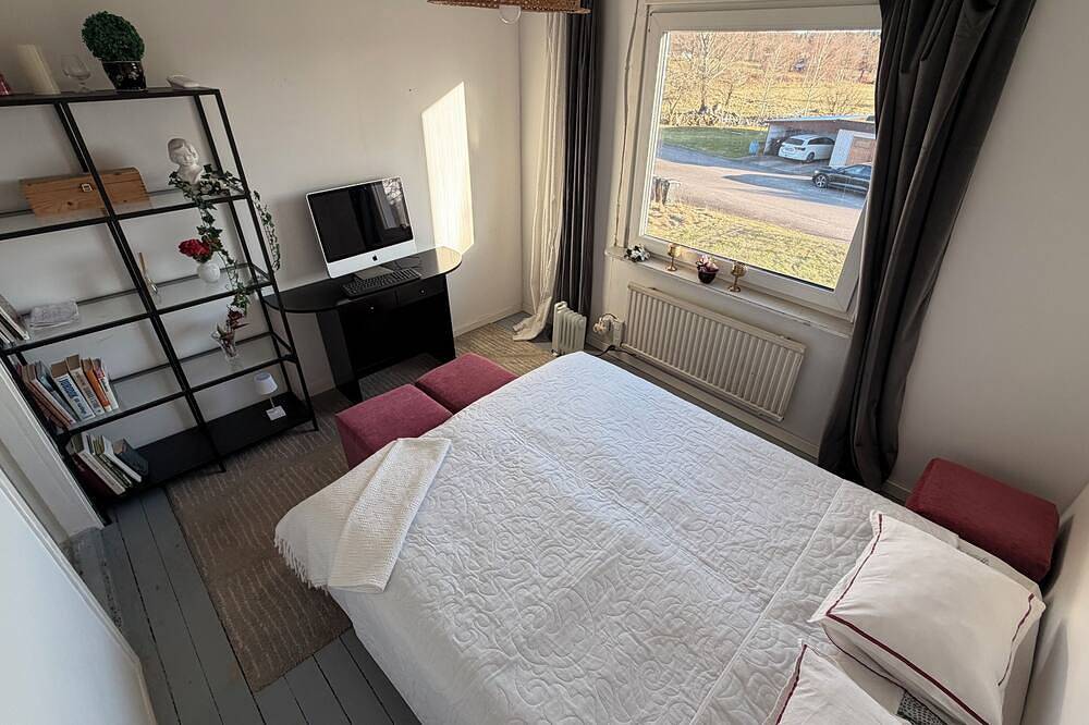 2 stora hus, 20 rum, jacuzzi, bastu, lekplats, sjö, ljud, ljus, Tv, bra internet in Jönköpings län