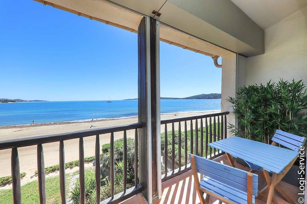 Appartement entier, Superbe appartement climatisé 4 personnes avec vue panoramique sur le Golfe de Saint-Tropez. in Port Grimaud, Grimaud