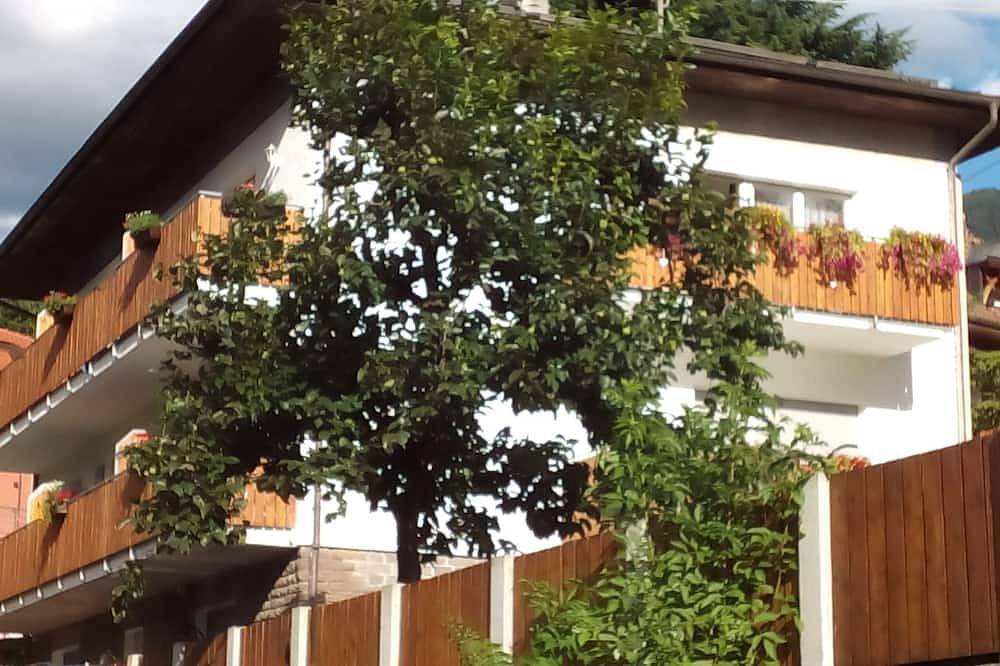 Appartamento intero, Moderne Ferienwohnung mit Balkon und Pool in Merano, Alpi Sarentine
