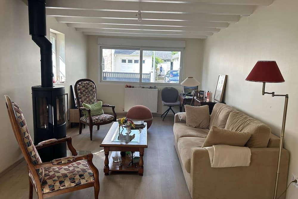 Breton house on the seafront in the Bay of Saint-Brieuc 300m from the in Hillion, Côte de Goëlo