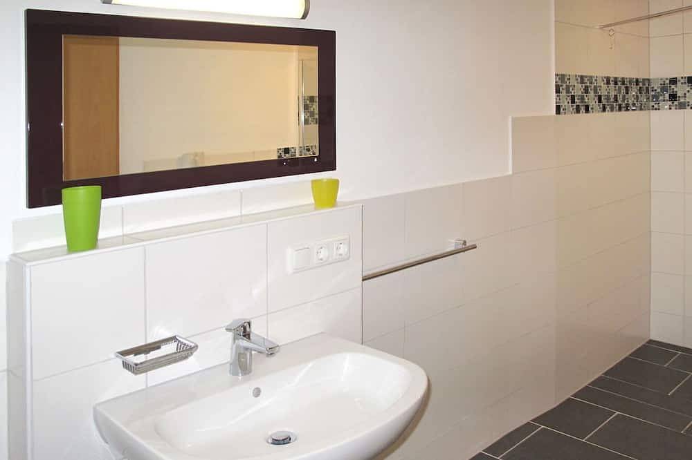 Alleinstehendes Ferienhaus mit Pool,  W-Lan, Tv, Terrasse, Haustiere erlaubt, Parkplatz in Kollnburg, Ostbayern