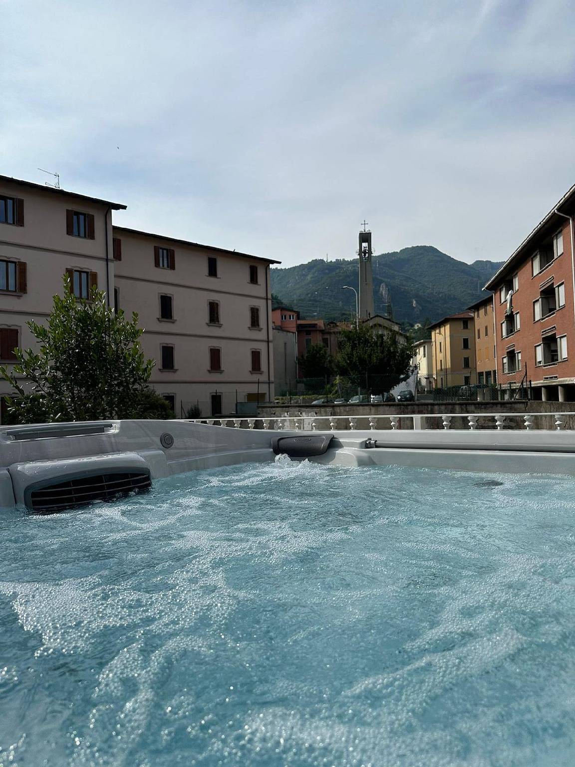 Appartement de vacances entier, Flat 'App Superior' with private jacuzzi in Castro (Iseo), Lac d'Iseo