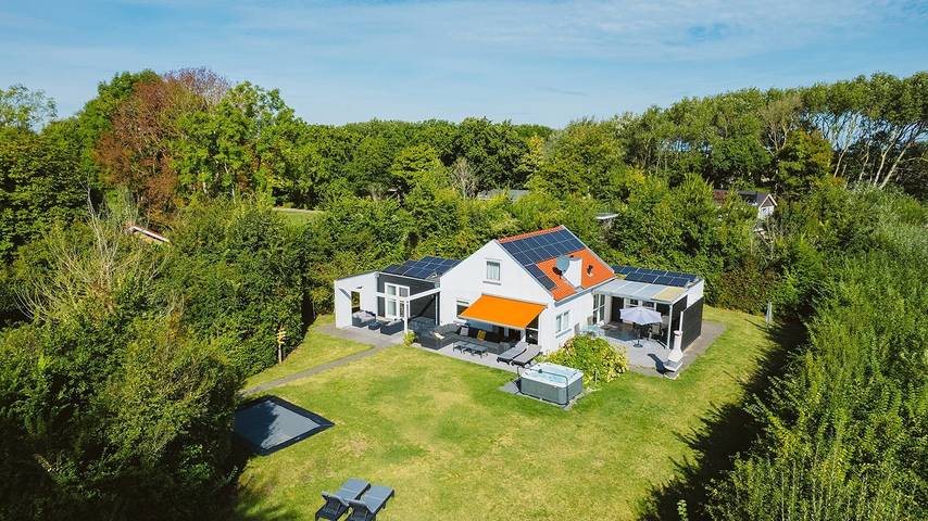 Ferienhaus für 8 Personen, mit Terrasse und Garten sowie Sauna