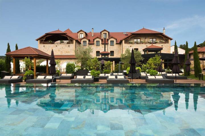 Hôtel pour 2 personnes, avec Terrasse et Jacuzzi ainsi que Jardin et Piscine