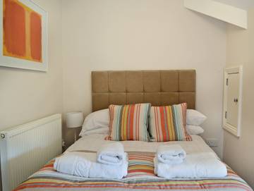 Log Cabin for 2 People in Torquay, Torbay, Photo 4