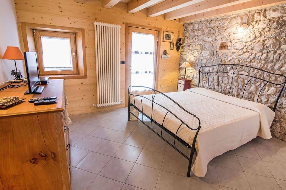 Ganze Wohnung, Angenehme Wohnung für 2 Gäste mit W-Lan, Tv, Innenhof und Haustiere erlaubt in Barcis, Südliche Karnische Alpen