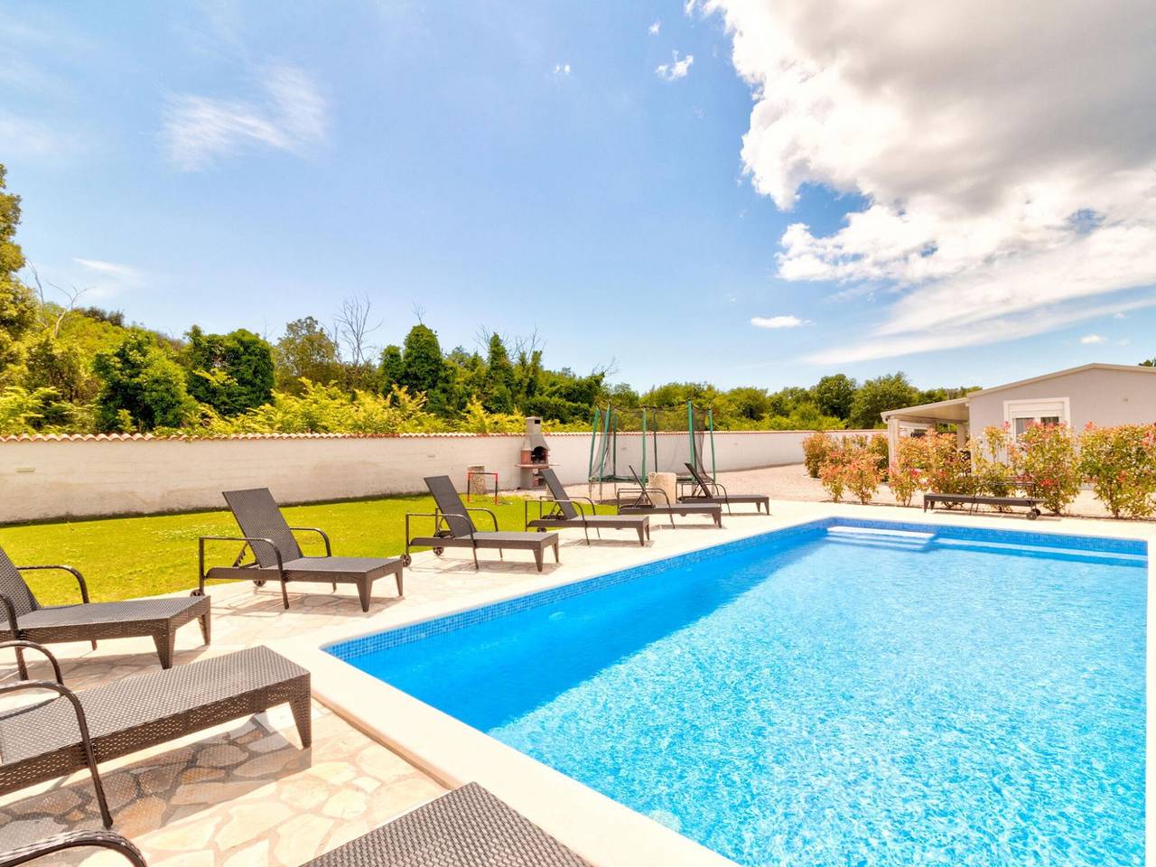 Cosy Holiday Home in Banjole near Pula City Centre in Banjole, Südküste Istrien