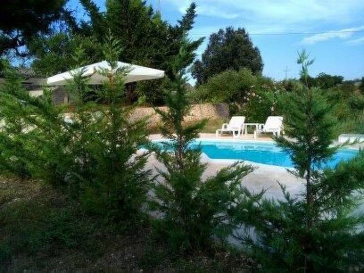 Location de vacances pour 4 personnes, avec jardin et vue ainsi que terrasse et piscine à Locorotondo - 2