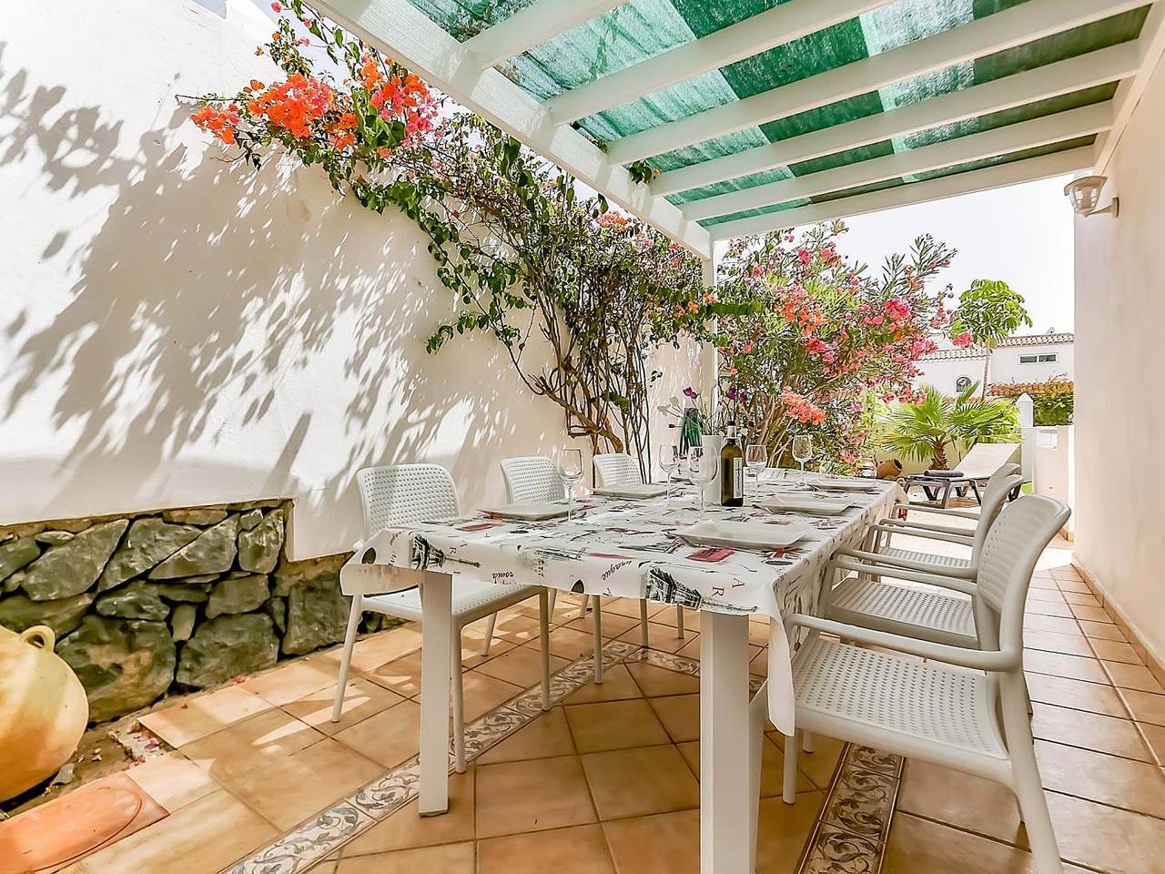 Casa Leo - Perfect poolside Holiday Home for comfort and relaxation. in La Caleta, Adeje