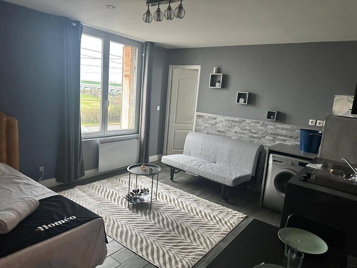 Appartement entier, One-Bedroom Apartment in Nazelles-Négron, Région de Tours
