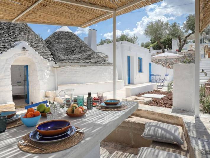 Villa 'Borgo Trulli 1817' with Private Pool, Wi-Fi and Air Conditioning in Putignano, Bari Province