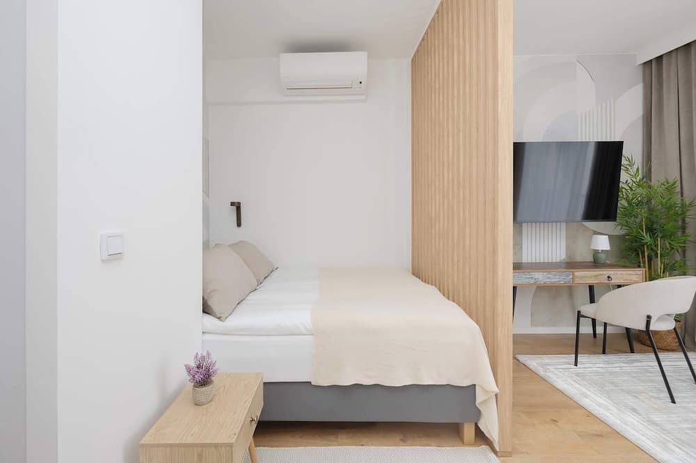 Entire apartment, Stylish Studio with Air Conditioning in a Prime Location By Noclegi Renters in Warsaw, Masovia