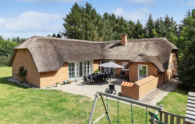 Ferienhaus für 12 Personen, mit Garten und Whirlpool sowie Terrasse und Sauna, mit Haustier in Vester Husby