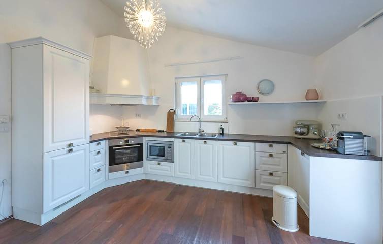 Gemütliches Apartment mit Pool, WiFi & Parkplatz in Dalmatinisches Zagora
