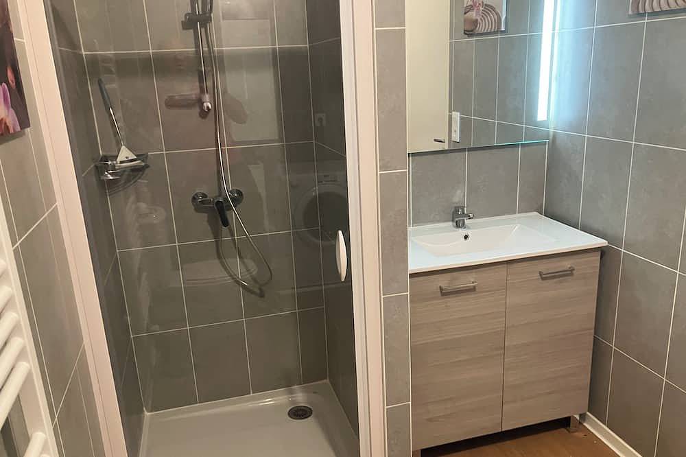 Entire apartment, T2 Cosy Terrace 13m2 and Free Parking in Bordeaux, Bordeaux region