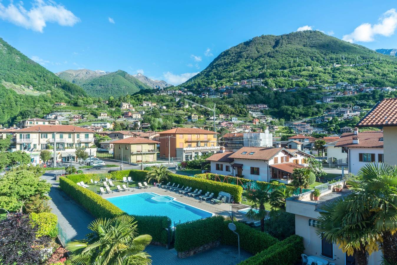 Entire apartment, Apartment Bilocale with Pool, Wi-Fi, Balcony, Garden & Terrace in Arbosto, Domaso