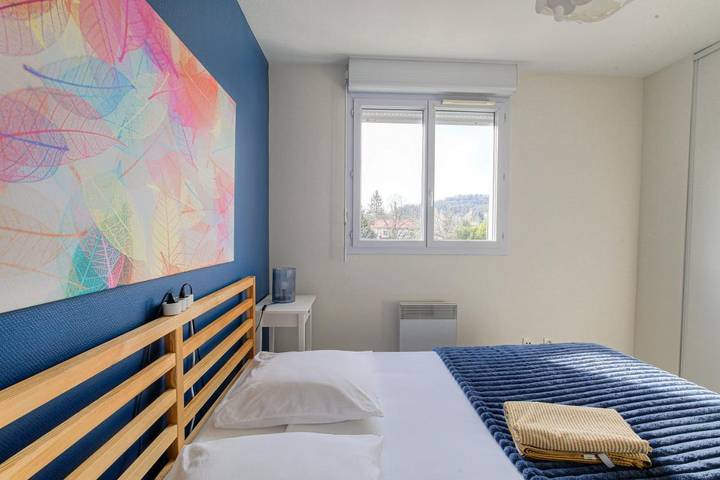 Gîte pour 6 personnes, avec vue et terrasse à Lagnieu - 4