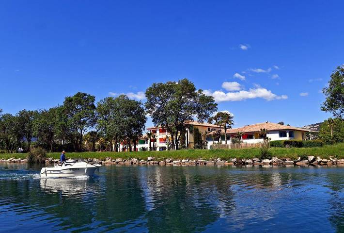 Hôtel pour 4 personnes, avec jardin et piscine