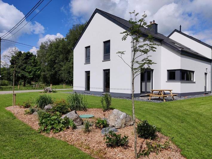 Gîte pour 6 personnes, avec jardin et terrasse à Léglise