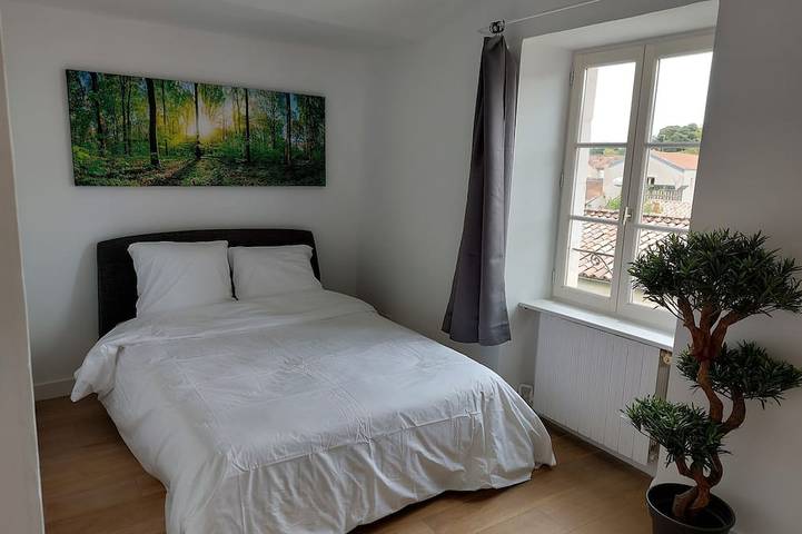 Vacation home rental with pool and beach for 10 people in Aytré, Región de La Rochelle