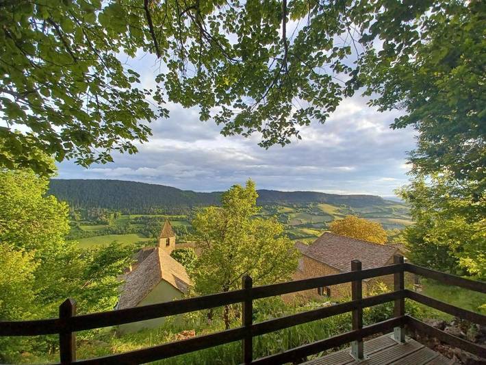 Gîte pour 23 personnes, avec vue et terrasse, animaux acceptés à Grèzes