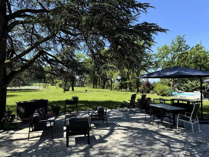 Gîte pour 7 personnes, avec Terrasse et Piscine à Brive-la-Gaillarde