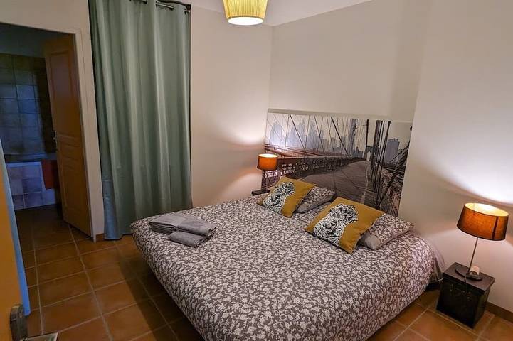 Location de vacances pour 6 personnes, avec jacuzzi et jardin à Peynier - 2