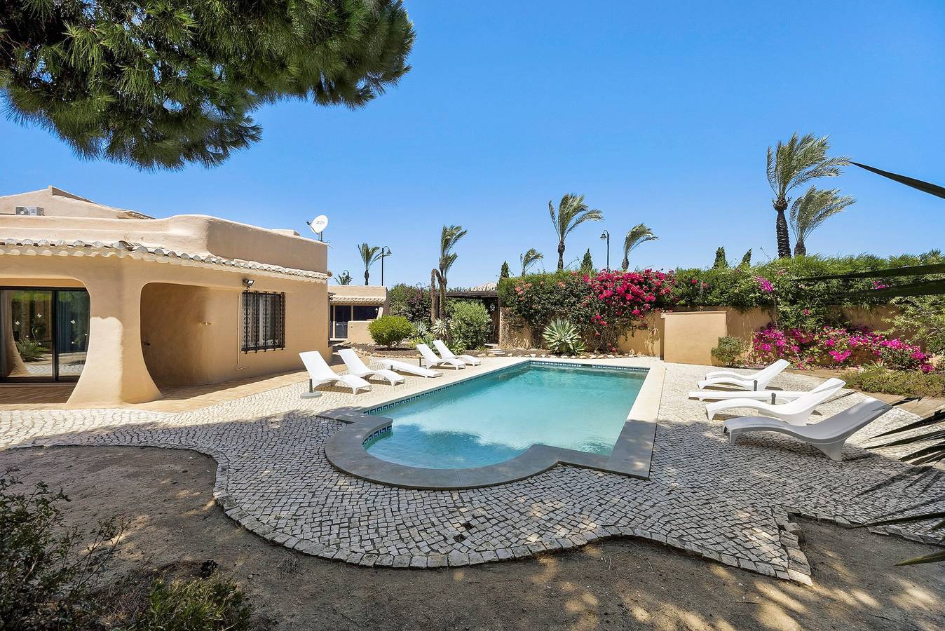 Villa for 8 People in Santa Maria, São Gonçalo de Lagos
