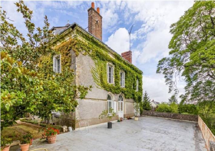 Location de vacances pour 10 personnes, avec Balcon et Terrasse ainsi que Jardin et Vue à Château-Renault