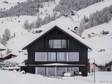 Ferienwohnung für 5 Personen, mit Ausblick und Garten sowie Balkon und Sauna in La Villa