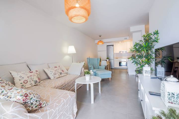 Apartamento entero, Apartamento vacacional La Tejita cerca de la playa con Wi-Fi, terraza y piscina compartida in La Tejita, Granadilla de Abona