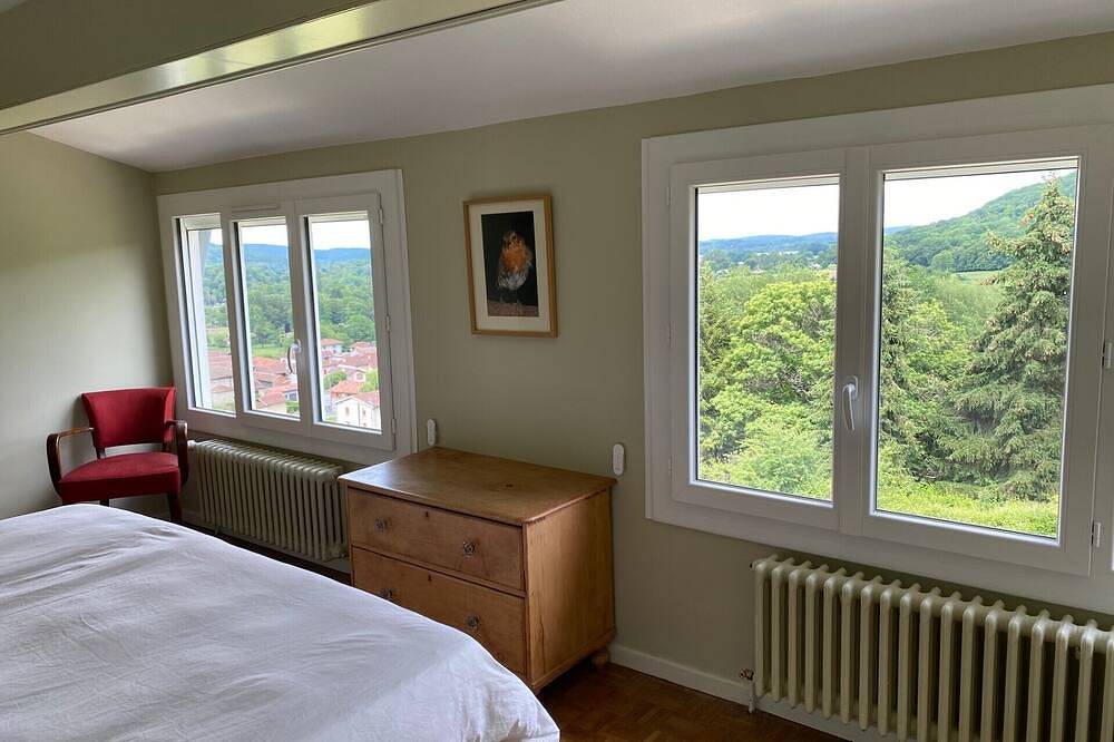 Maison dans les bois avec piscine et vue montagnes. in Encausse-les-Thermes, Haute-Garonne