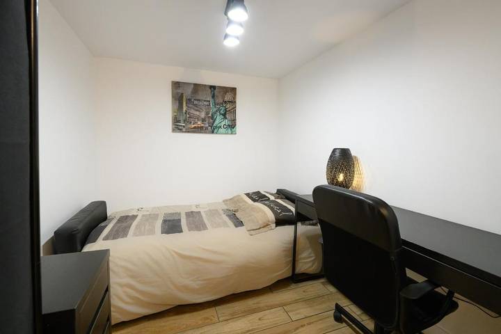 Location de vacances pour 4 personnes, avec jardin ainsi que vue et piscine à Chelles - 3