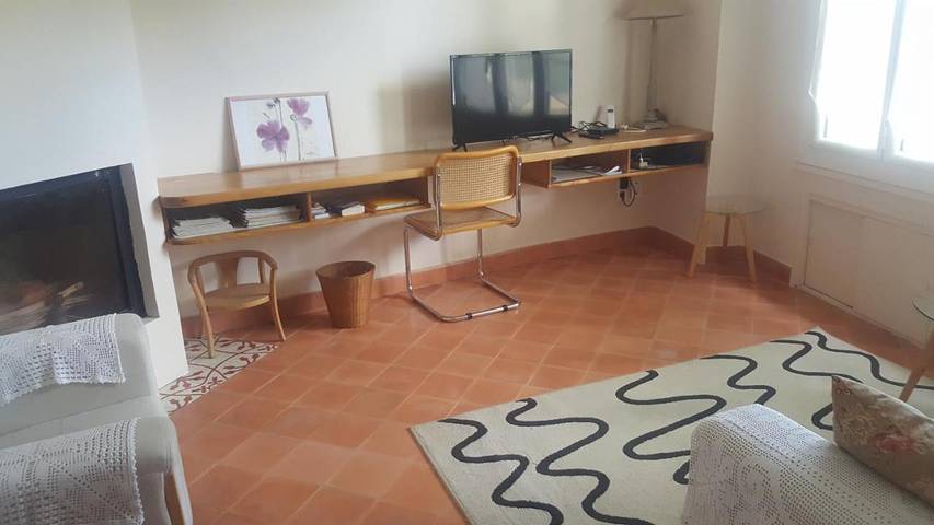 Gîte pour 4 personnes, avec vue et terrasse à Saint-Hilaire