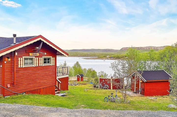 Ferienhaus für 6 Personen, mit Sauna und Whirlpool sowie Terrasse und Garten in Finnmark