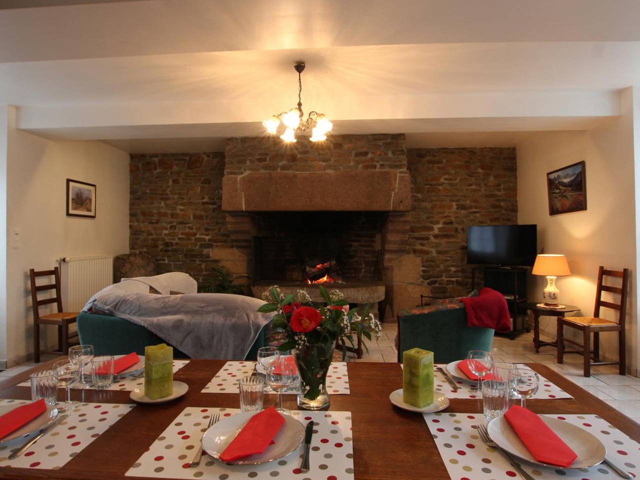 Maison champêtre 4 chambres, cheminée, jardin clos, proche agriculture, animaux bienvenus in Mortain-Bocage, Région d'Avranches