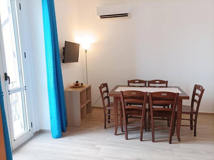 Ferienwohnung für 8 Personen, mit Balkon und Ausblick in Marina di Camerota - 2
