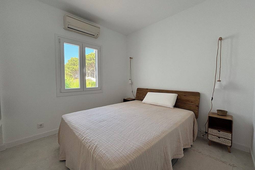 Air-conditioned villa with private pool and large garden in Port d'Addaia, Es Mercadal