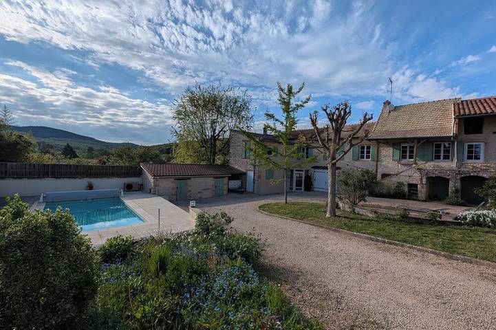 Location de vacances pour 11 personnes, avec jardin à Azé (Saône-et-Loir)