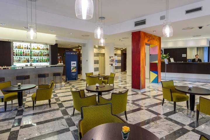 Hôtel pour 2 personnes, avec terrasse dans Aeroport De Milan - 4