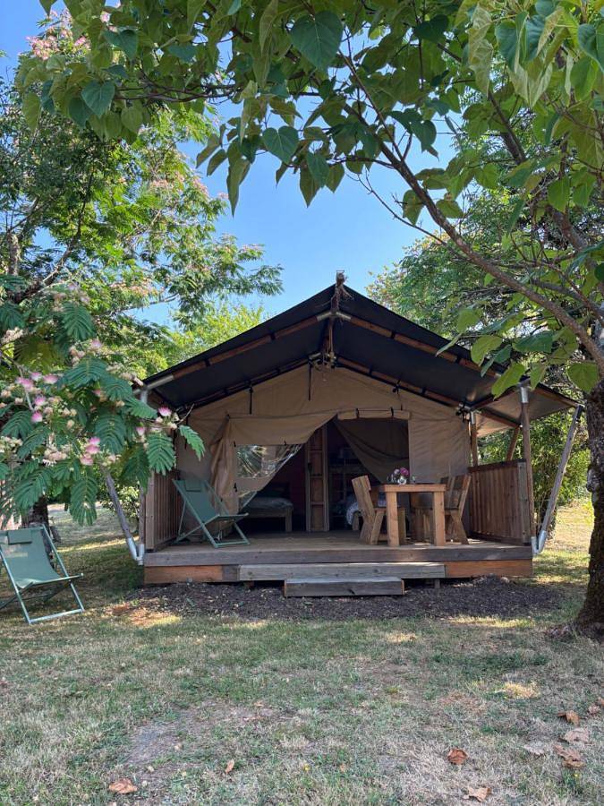 Camping pour 5 personnes, avec Terrasse et Jardin ainsi que Piscine et Vue